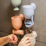 Mushie leg i badet med pour and play