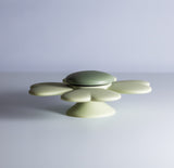 Suction Spinner fra Mushie – fastgøres på glatte overflader