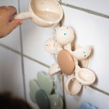 Mushie Water Wheel badelegetøj – roterende hjul med sugekop