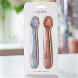 Mushie silikone spiseskeer i 2-pak – bløde babyskeer i dæmpede farver