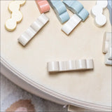 Wooden Balance Blocks fra Mushie – motorisk leg i træ