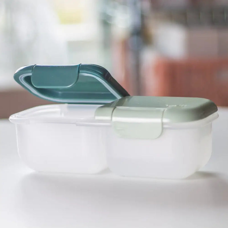 Snackbeholder med 2 rum og tætsluttende låg – set forfra