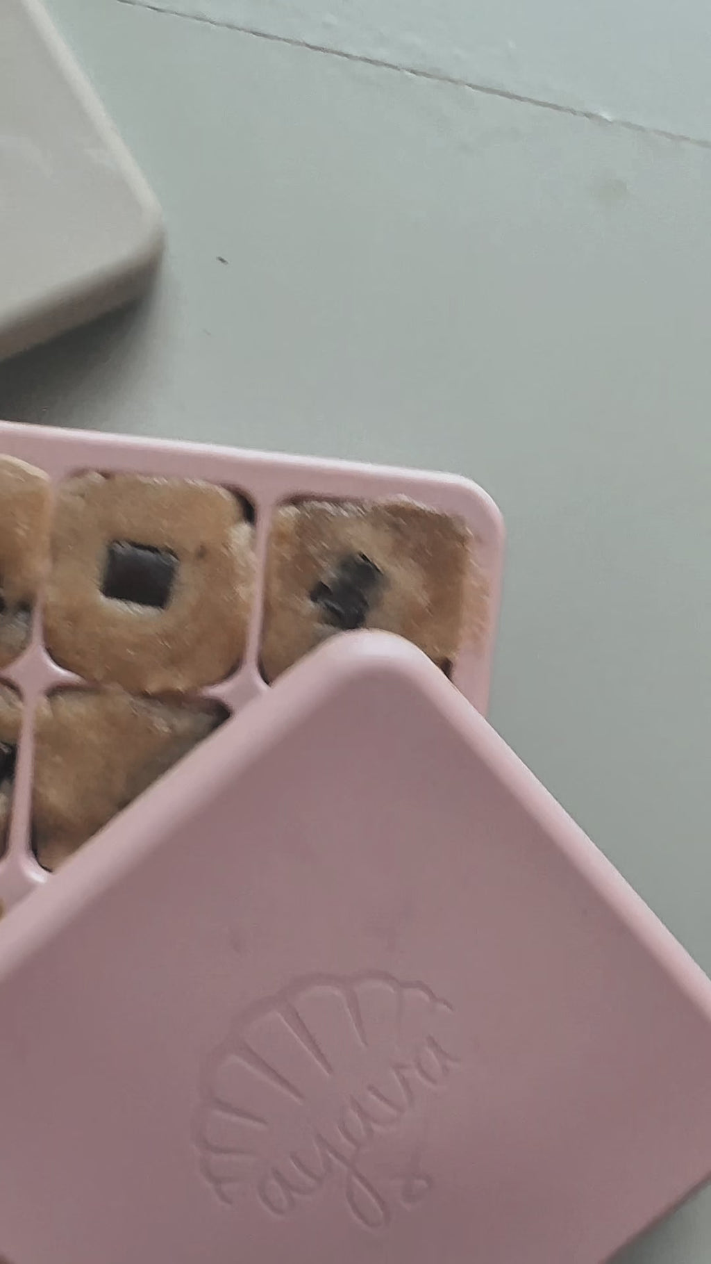 AYAVA Multiboks til frysning af babymad, frugtpuré, mos, kagedej og pandekagedej i praktiske portioner.
