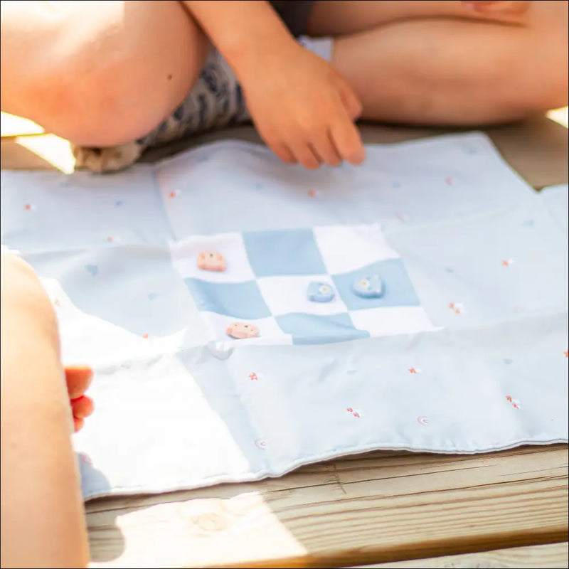 Ludo rejsespil med stofbræt – praktisk lynlåslomme til opbevaring