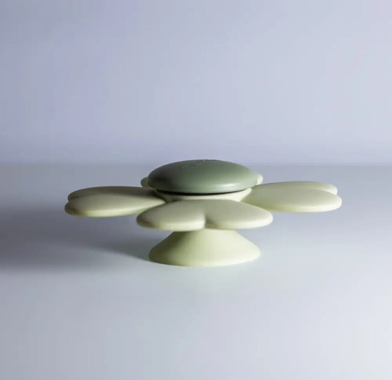 Suction Spinner fra Mushie – fastgøres på glatte overflader