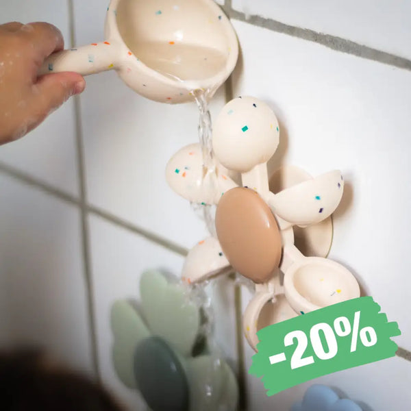 Mushie Water Wheel badelegetøj – roterende hjul med sugekop